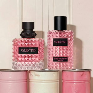 Valentino расширяют коллекцию Born in Roma серией душистых спреев