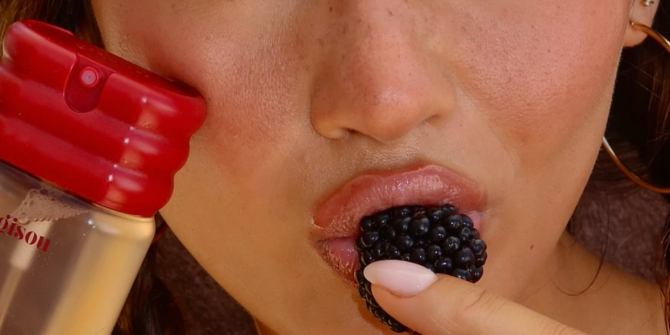 Летние новинки Gisou: лимитированные вуали для волос и тела – Glazed Cherry и Honey Dewy