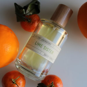 Свежесть лайма и сок гуавы: какие фруктовые ароматы выбрать этой весной?