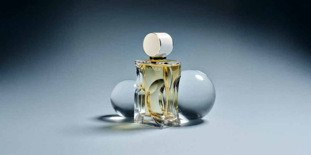 Estée Lauder анонсировали запуск аромата Glimmer, лицом которого стала Хейли Стайнфелд
